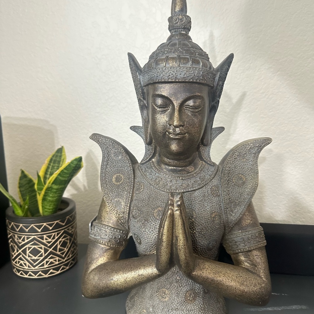 Buddha statue meditation home decor